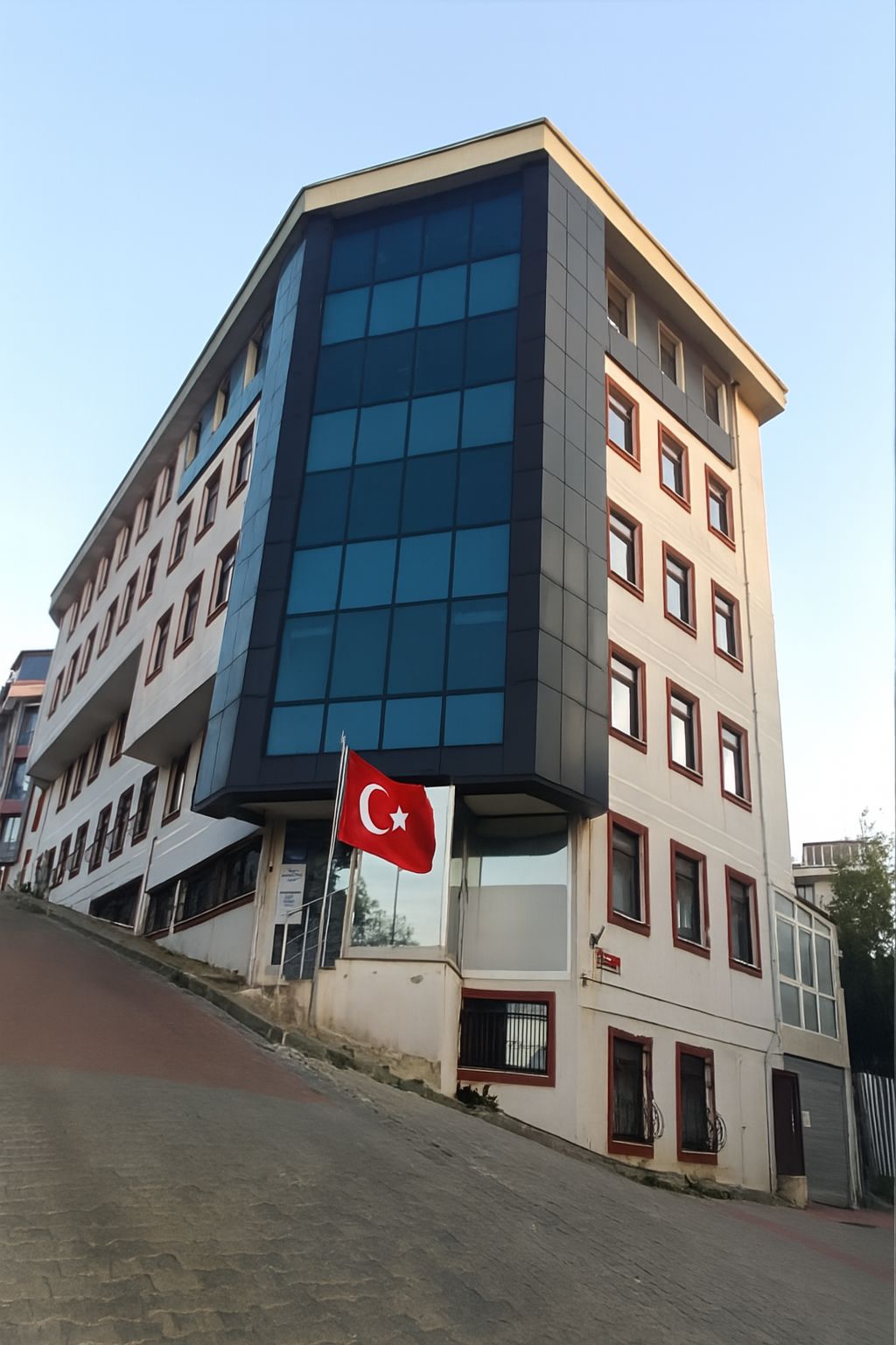 Saray Erkek Öğrenci Yurdu Binası
